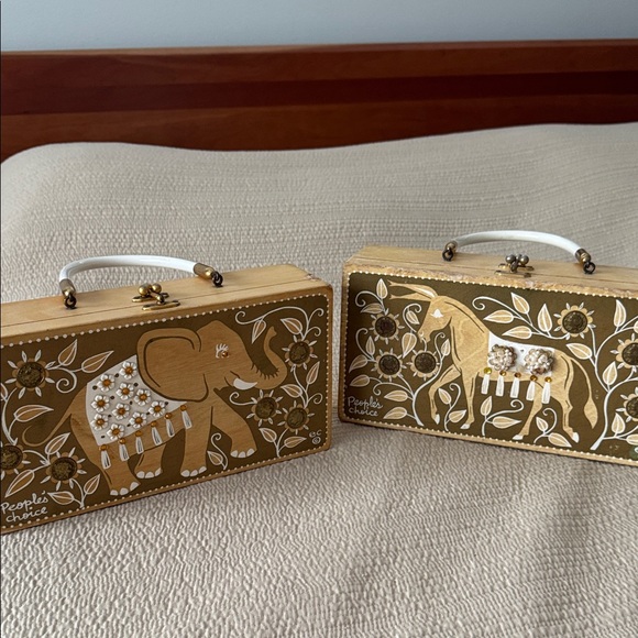 Enid Collin’s “People's Choice” Tan Elephant Design Women's Bag - Picture 12 of 12